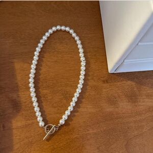 Pearl choker necklace